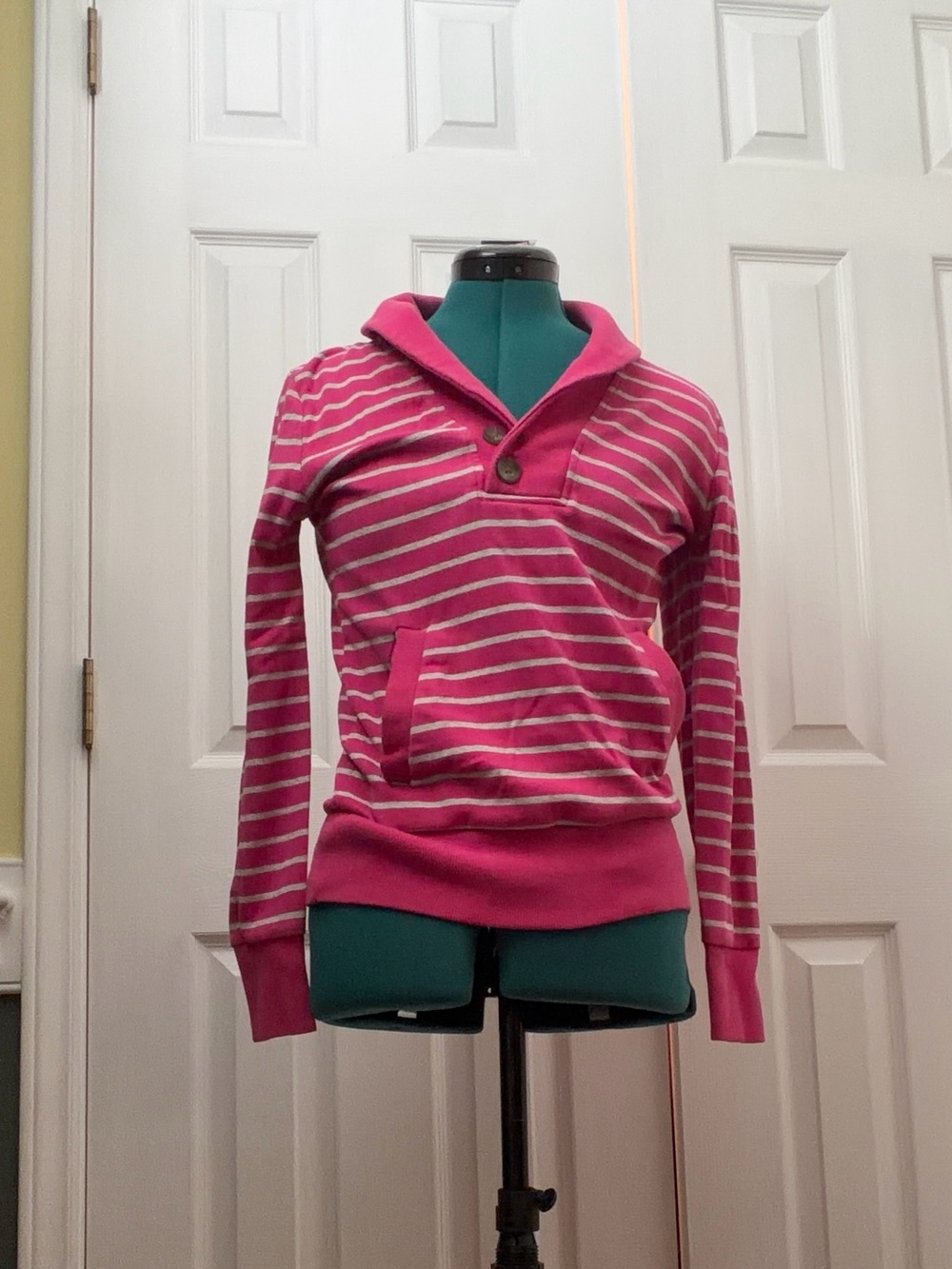 Banana Republic Women’s Pink Striped Pullover -XS